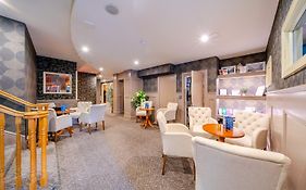 The Gateway Hotel